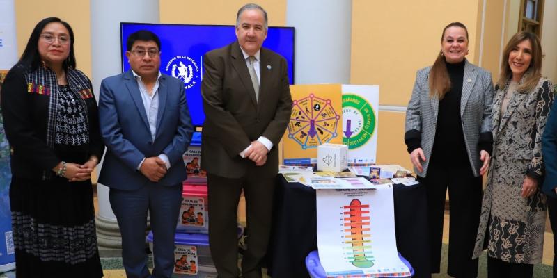 Mineduc recibe herramientas para fortalecer la paz y el bienestar en las aulas