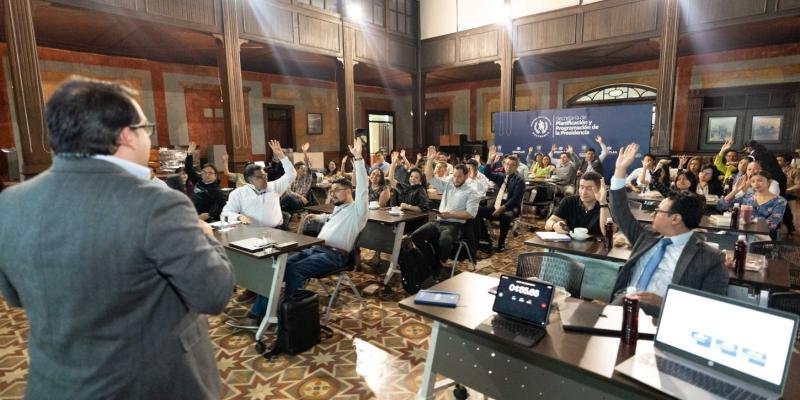 La primera reunión de la comunidad se efectuó en la antigua Casa de la Lotería