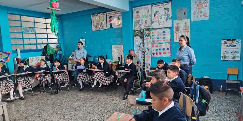 Capacitan a estudiantes de San Marcos para prevenir el Gusano Barrenador