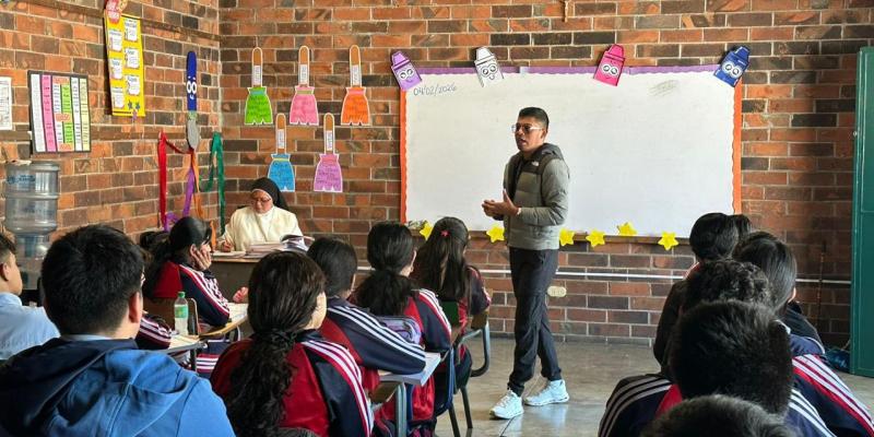 Fomentan la riqueza de la diversidad lingüística. 