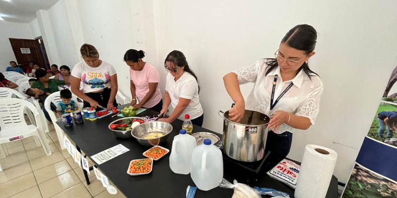 Entre recetas y esperanza, madres de Zacapa aprenden a enfrentar la desnutrición