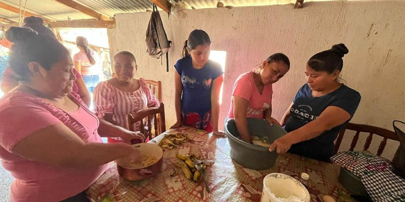 Familias capacitadas en transformación de productos locales