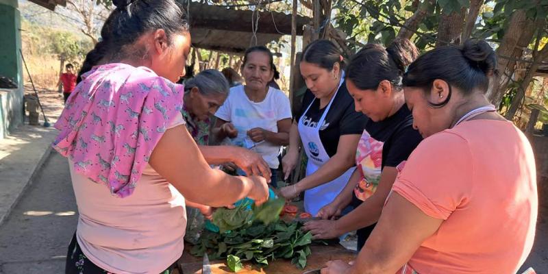 Mujeres de Baja Verapaz transforman recursos locales en platillos nutritivos