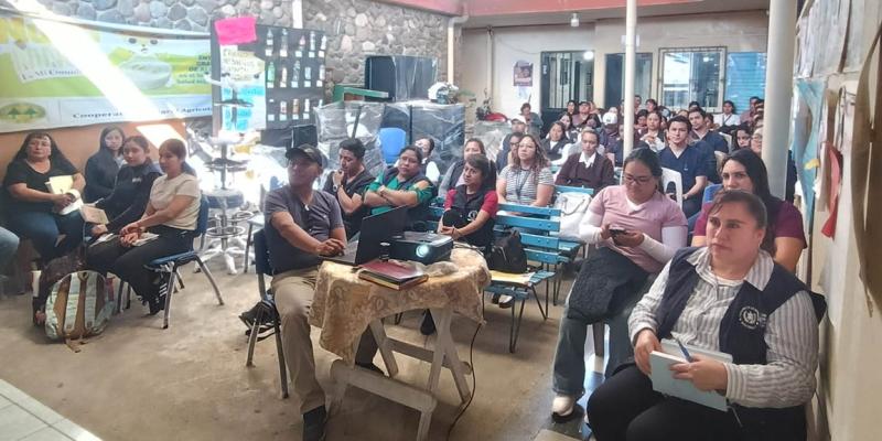 Personal de salud y líderes comunitarios capacitados para prevenir el Gusano Barrenador