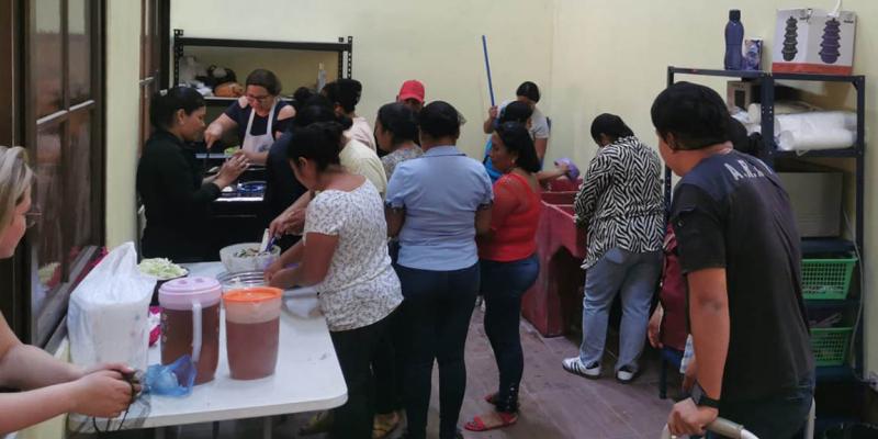 Taller de cocina saludable fomenta la autonomía y nutrición