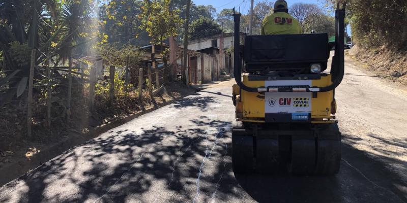 Avanzan trabajos de bacheo entre El Carrizal y San Raymundo