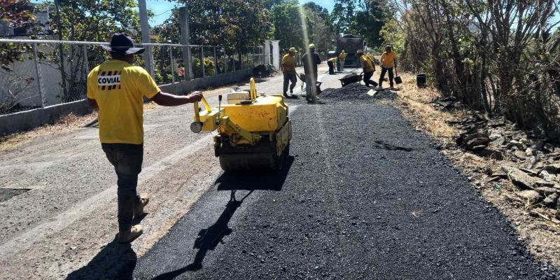 Reparan baches en beneficio de las comunidades Cerro de Pinos y Papalhuapa