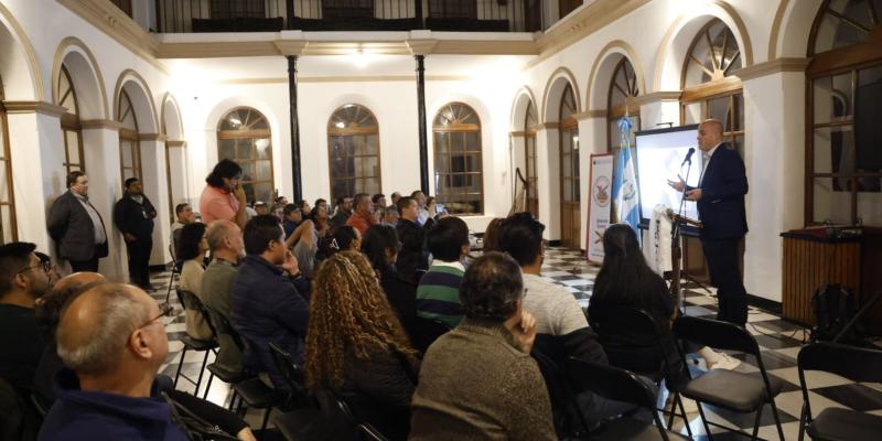Conferencia de Enrique Bocanegra: una mirada histórica de la piratería en la región. 