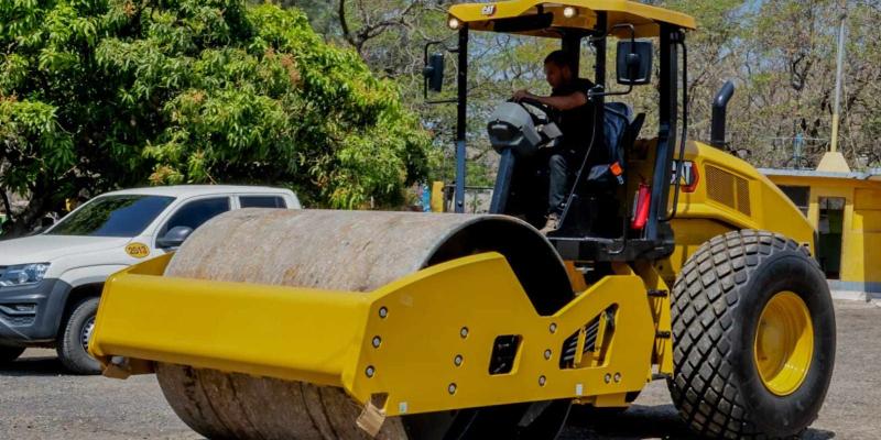 Nueva maquinaria refuerza trabajos viales en Jutiapa 