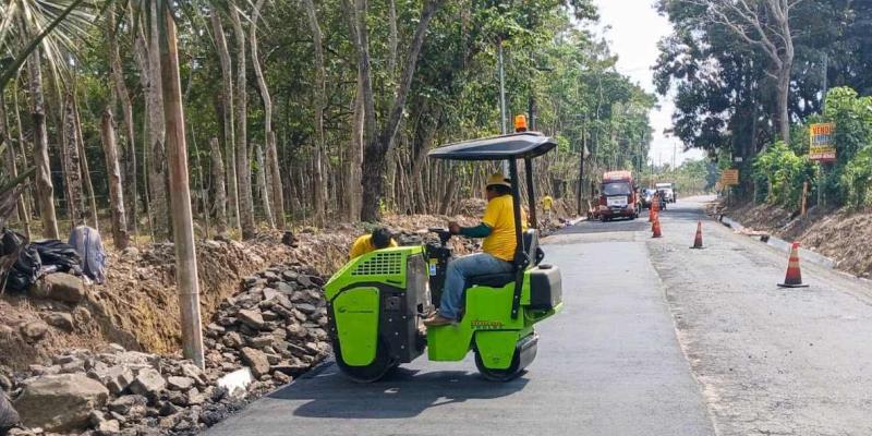 Labores de bacheo mejoran la ruta en Suchitepéquez