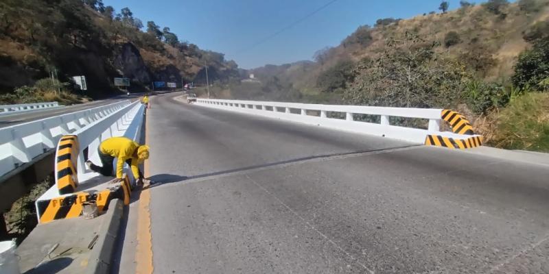 Dan mantenimiento del Puente San Juan en la CA-9 Norte