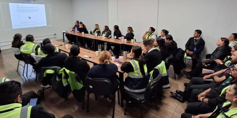 La jornada estuvo dirigida a sub jefaturas, instructores, supervisores y operadores de equipos de Rayos X, quienes diariamente tienen la responsabilidad de inspeccionar equipaje y velar por la seguridad de pasajeros y colaboradores dentro de la terminal aérea.
