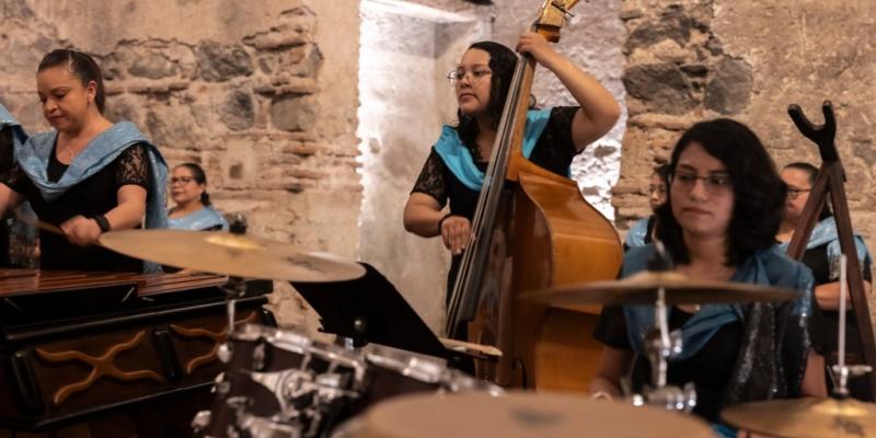 contrabajo, agrupaciones de marimba