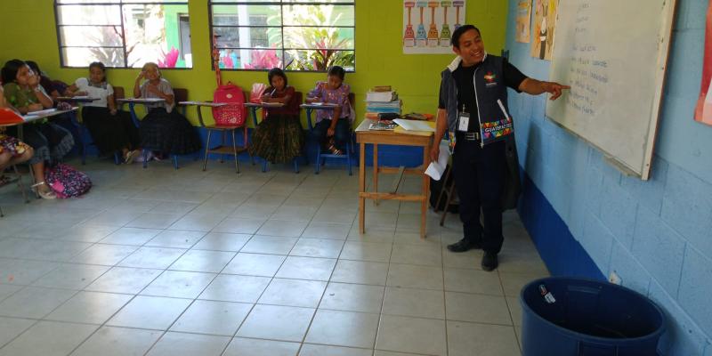 Clase magistral refuerza lengua materna en Livingston