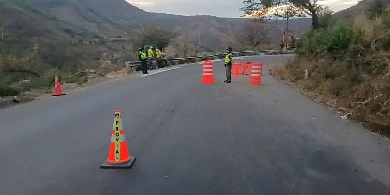 Apoyo de PROVIAL durante trabajos nocturnos en RN-19 permitió cierre seguro entre Sansare y Jalapa