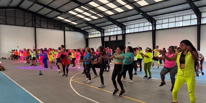 Clases de zumba en el parque Erick Barrondo