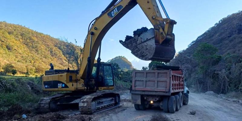 Terminamos con los trabajos de mantenimiento de terracería en San Carlos Alzatate 