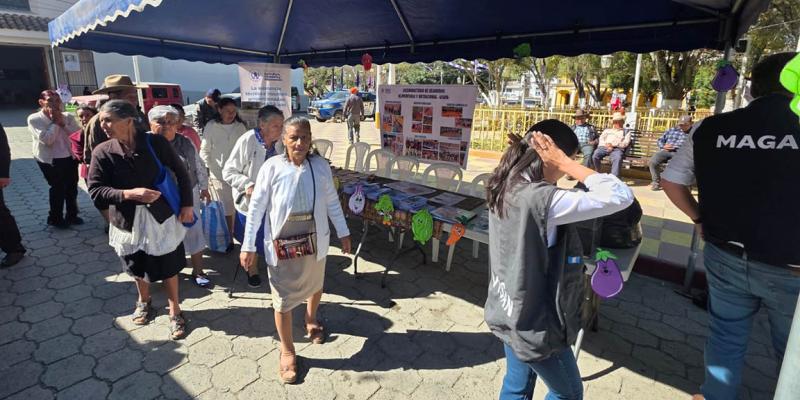 Adultos mayores acceden a programas de seguridad alimentaria en Feria CONAPROV 2026