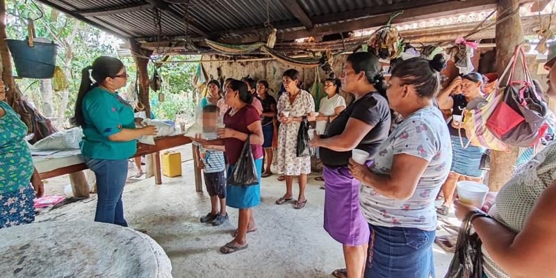 Capacitan a familias de Chiquimula en alimentación por etapas de vida