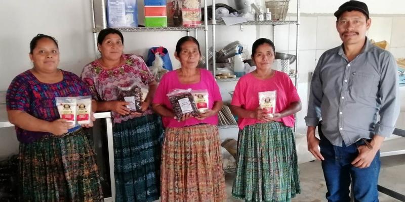 De productores a microempresarios: familias rurales transforman sus cosechas