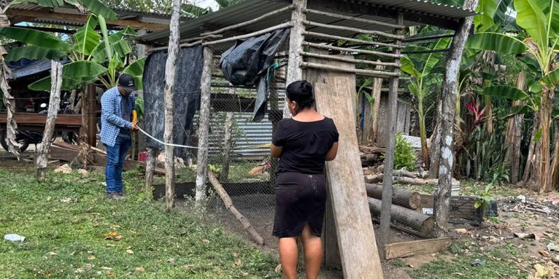 Familias peteneras fortalecen su producción con huertos, gallineros y charcas artesanales