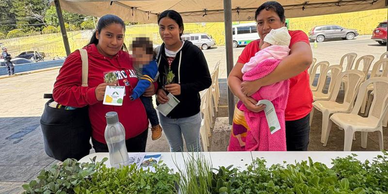 Impulsan la seguridad alimentaria con entrega de pilones en Fraijanes