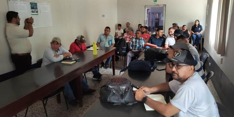Instruyen a sectores productivos de Zacapa en gestión de proyectos y asociatividad