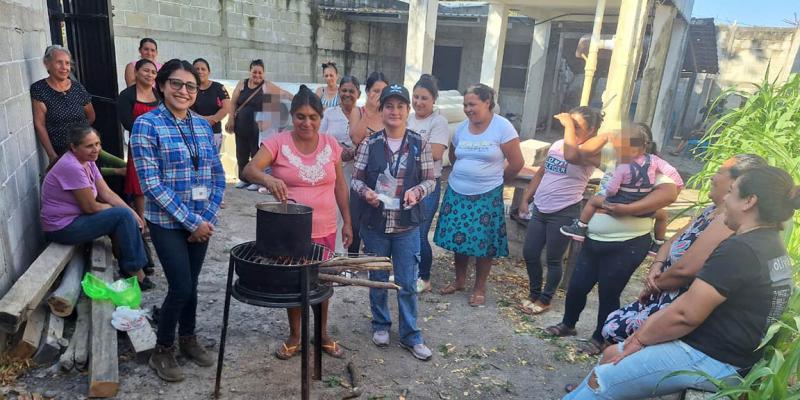 Jutiapanecas transforman plantas medicinales en productos de bienestar