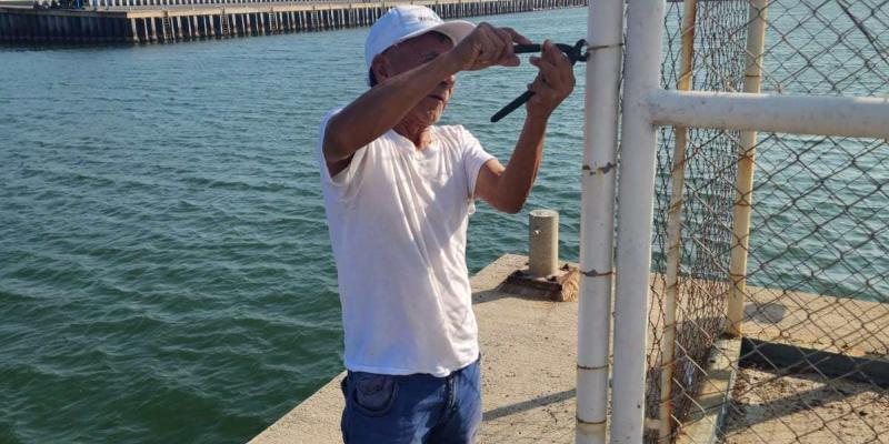 Realizan mantenimiento en estación mareográfica de Champerico 