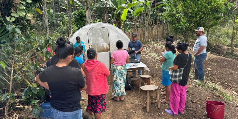 Piloneras fortalecen la agricultura familia en cuatro comunidades de Zacapa