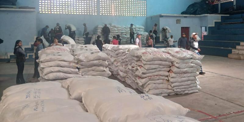 Raciones alimentarias apoyan a familias vulnerables de Jalapa