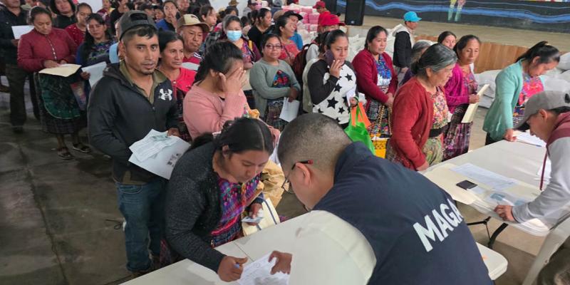 Raciones de alimentos llegan a miles de familias rurales