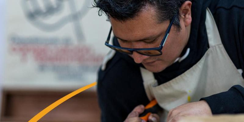 Manos que transforman la historia: Día de las y los escultores