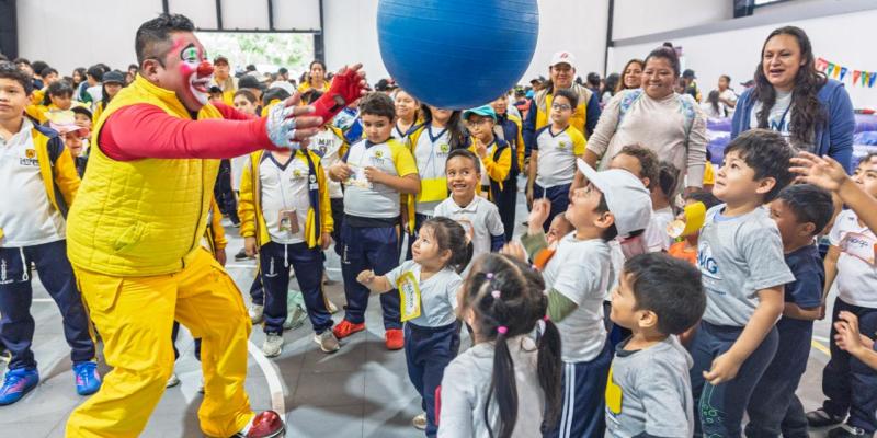 Niñas y niños conmemoran el Día Nacional de la No Violencia con jornada recreativa en el Parque Erick Barrondo. 