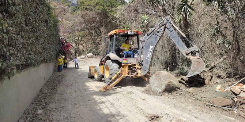 Mejoran ruta en beneficio de habitantes de San Pedro Ayampuc
