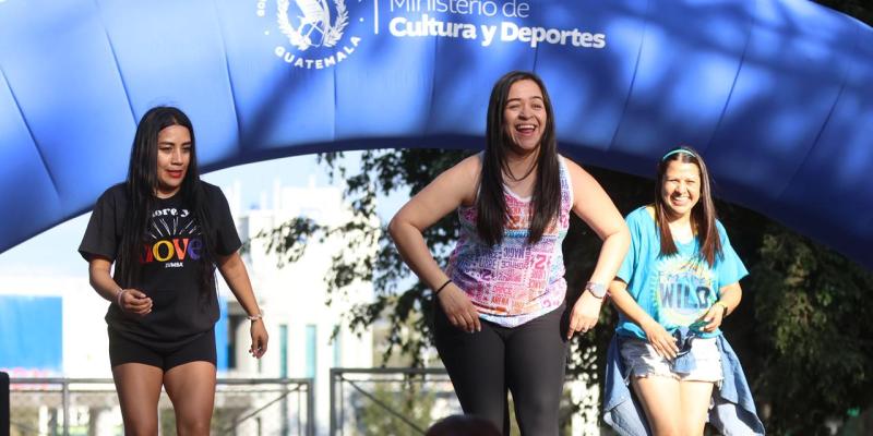 Zumba Masquerade llena de energía y creatividad el Centro Deportivo Campo Marte