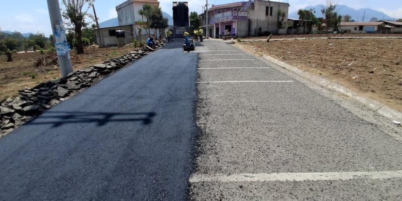 Realizan bacheo en el acceso a San José Chacayá, Sololá