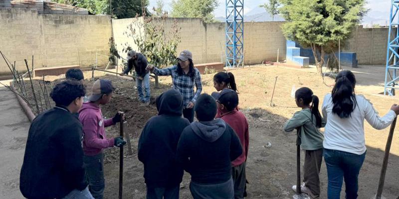 Impulsan huerto escolar y alimentación saludable en Totonicapán