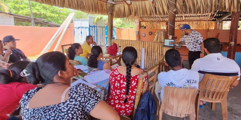 Personal de DIPESCA capacitado en avistamiento de megafauna marina