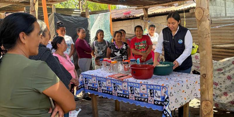 Promueven la salud y el valor agregado con taller de fermentación natural en Cuilapa