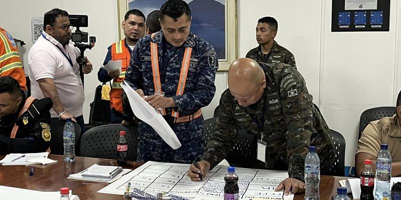 Simulacro portuario en Puerto Barrios para evaluar respuesta ante emergencias.
