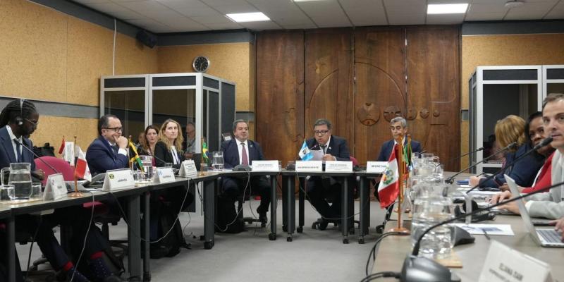 Carlos Mendoza Alvarado, titular de la SEGEOLAN, preside reunión regional.
