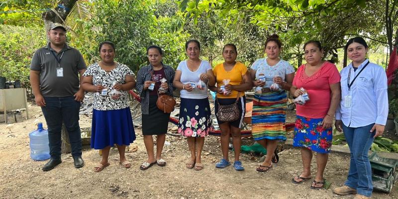 Entregan semillas de hortalizas en Melchor de Mencos