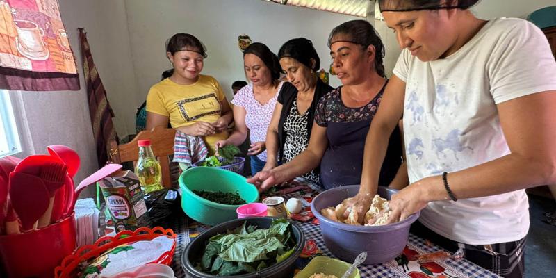 Familias rurales aprovechan alimentos locales