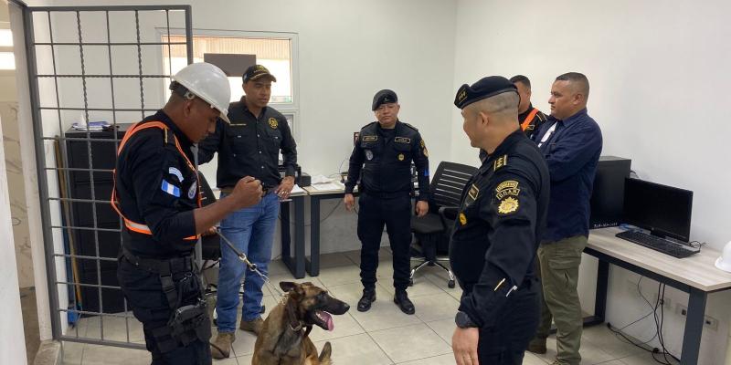 Viceministro Antinárcotico supervisa labor policial en Izabal