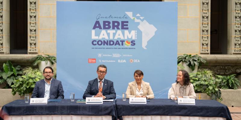 Funcionarios de gobierno y representanes de sociedad civil participaron en la conferencia de prensa.