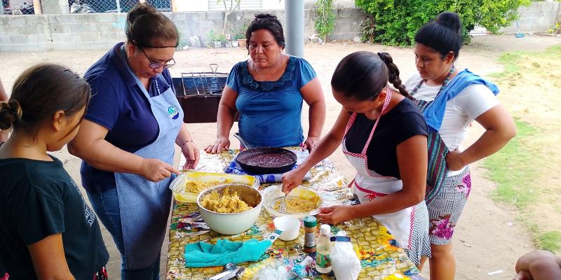 Capacitan a hogares rurales de Santa Rosa para el aprovechamiento de frutas y legumbres