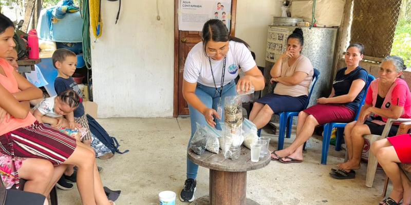 Capacitan a mujeres de Zacapa en métodos artesanales para la purificación de agua