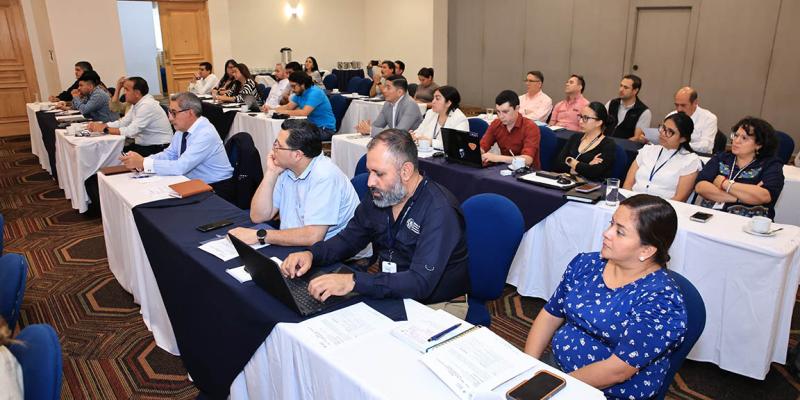 Técnicos y profesionales capacitados en sistema Keyline