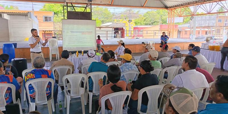 Capacitan y equipan a ganaderos de Escuintla para combatir el Gusano Barrenador